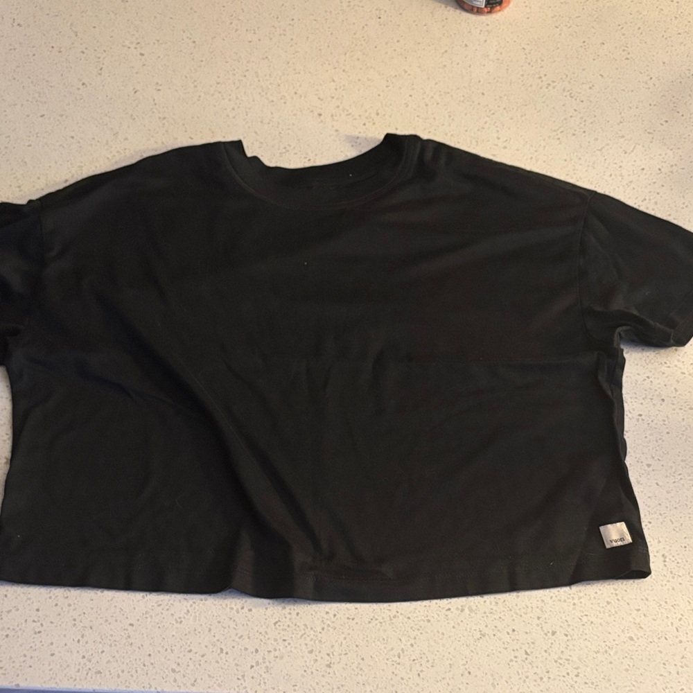 Vuori Black Tee with White Tag